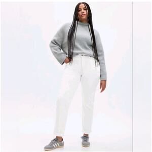 Gap Women’s NEW white jeans, girlfriend, mid rise, low stretch, 34/18R